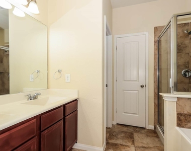 30631 Gardenia Trace Drive - Photo Thumbnail 10