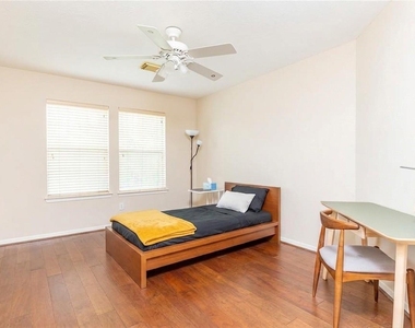 4815 Schiller Park Lane - Photo Thumbnail 3