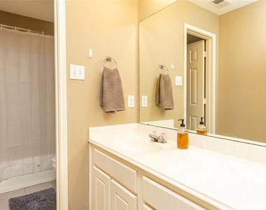 4815 Schiller Park Lane - Photo Thumbnail 20