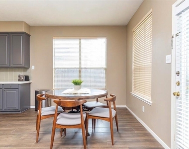 4815 Schiller Park Lane - Photo Thumbnail 5