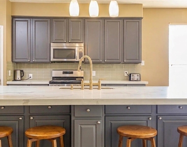 4815 Schiller Park Lane - Photo Thumbnail 9