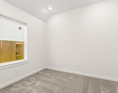 6643 Escondido Dr - Photo Thumbnail 16