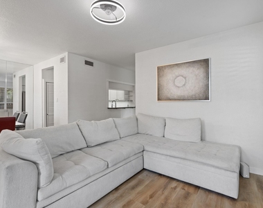 1881 Bering Drive - Photo Thumbnail 11