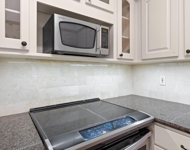 1881 Bering Drive - Photo Thumbnail 9