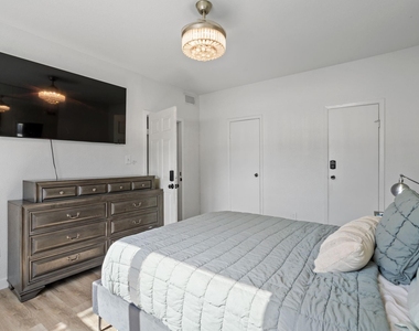 1881 Bering Drive - Photo Thumbnail 2