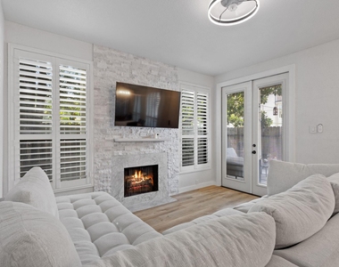 1881 Bering Drive - Photo Thumbnail 10