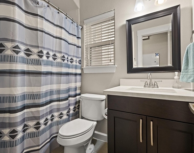 1623 W 23rd Street - Photo Thumbnail 3