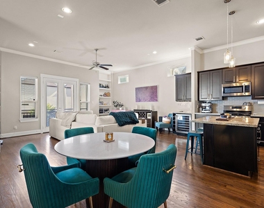 1623 W 23rd Street - Photo Thumbnail 8