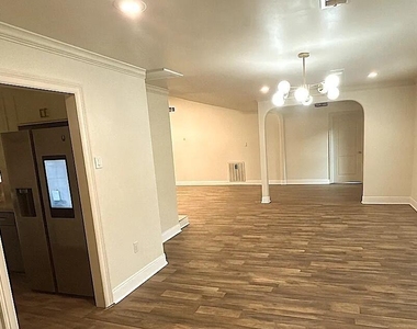 11007 Hillcroft Avenue - Photo Thumbnail 24