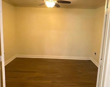 11007 Hillcroft Avenue - Photo Thumbnail 25