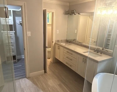 11007 Hillcroft Avenue - Photo Thumbnail 23