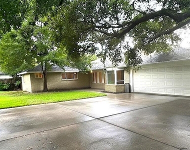 11007 Hillcroft Avenue - Photo Thumbnail 10