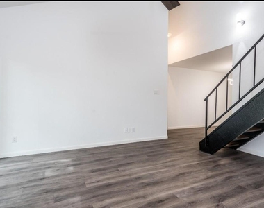 10811 Richmond Avenue - Photo Thumbnail 5