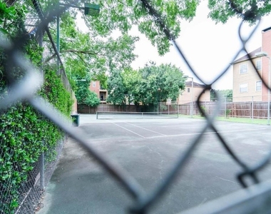 10811 Richmond Avenue - Photo Thumbnail 13