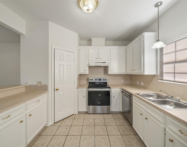 5502 Finch Street - Photo Thumbnail 8