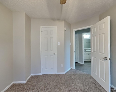 20402 Avery Point Drive - Photo Thumbnail 10