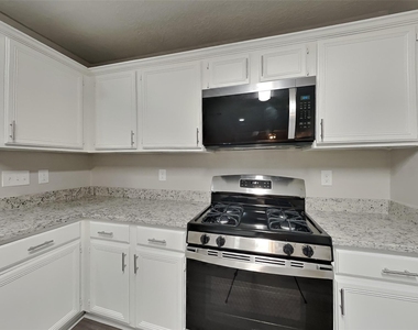 20402 Avery Point Drive - Photo Thumbnail 4