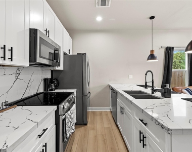 2406 Truxillo Street - Photo Thumbnail 9