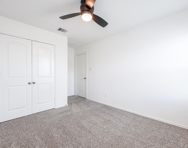5419 Desert Glen Drive - Photo Thumbnail 19