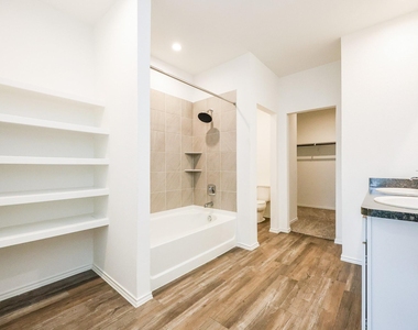 5419 Desert Glen Drive - Photo Thumbnail 10