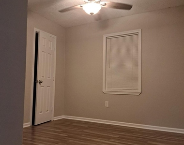 2114 N Fm 1486 Road - Photo Thumbnail 13