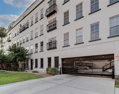2216 Chenevert Street - Photo Thumbnail 41