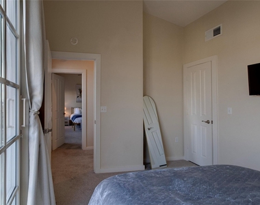 2216 Chenevert Street - Photo Thumbnail 22
