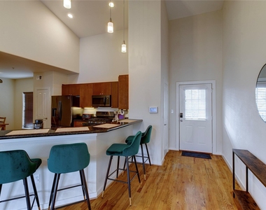 2216 Chenevert Street - Photo Thumbnail 4
