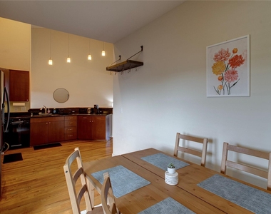 2216 Chenevert Street - Photo Thumbnail 9