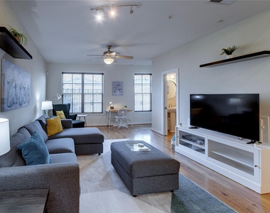 2216 Chenevert Street - Photo Thumbnail 13