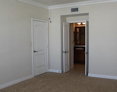 2299 Lone Star - Photo Thumbnail 11