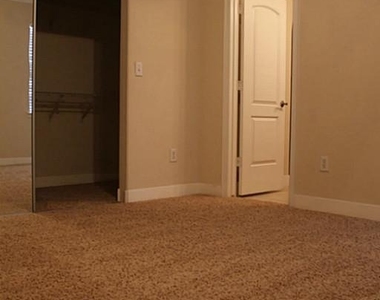 2299 Lone Star - Photo Thumbnail 9