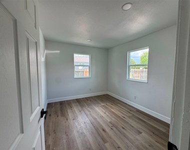 3910 Campbell Street - Photo Thumbnail 17