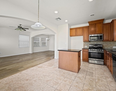 14286 Empanada Drive - Photo Thumbnail 10