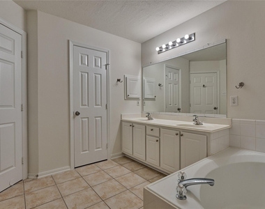 66 Valley Oaks Circle - Photo Thumbnail 34