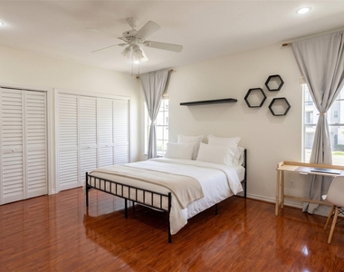 384 Wilcrest Drive - Photo Thumbnail 14