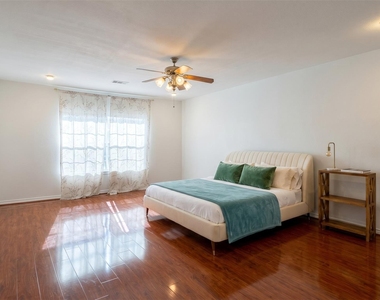 384 Wilcrest Drive - Photo Thumbnail 7