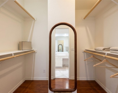 384 Wilcrest Drive - Photo Thumbnail 11