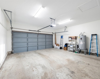 384 Wilcrest Drive - Photo Thumbnail 16