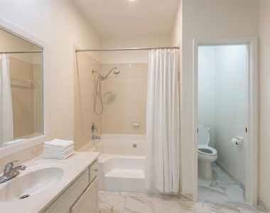 384 Wilcrest Drive - Photo Thumbnail 13