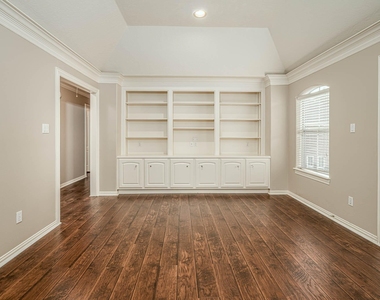 5522 Olympiad Drive - Photo Thumbnail 17