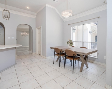 5522 Olympiad Drive - Photo Thumbnail 5