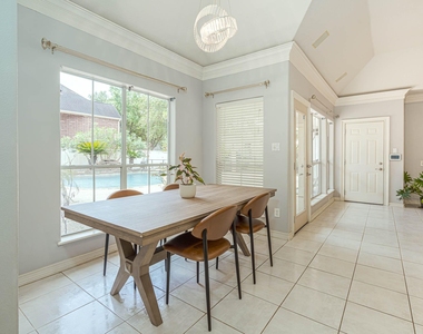 5522 Olympiad Drive - Photo Thumbnail 4