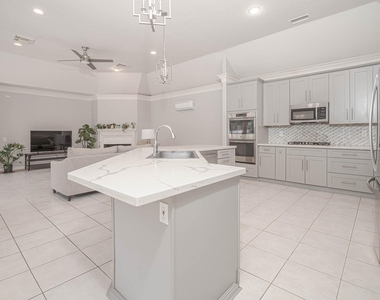 5522 Olympiad Drive - Photo Thumbnail 8