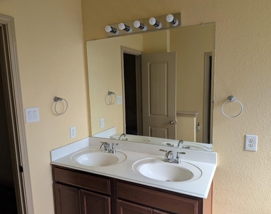 21383 Village Crossing Lane - Photo Thumbnail 10