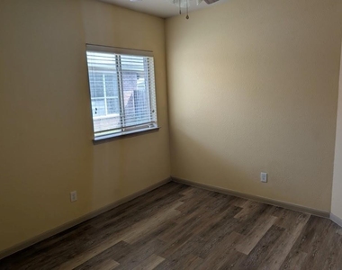 21383 Village Crossing Lane - Photo Thumbnail 12