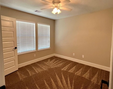 3951 Town Park Lane - Photo Thumbnail 12