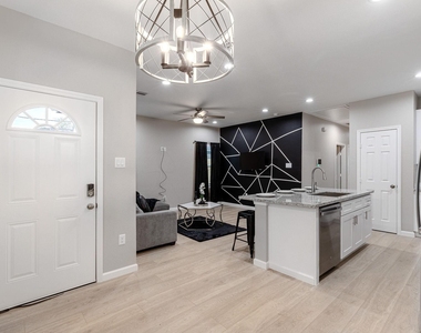 4661 Clover Street - Photo Thumbnail 2