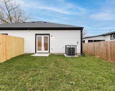 4661 Clover Street - Photo Thumbnail 24