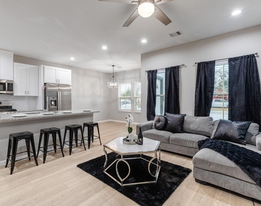 4661 Clover Street - Photo Thumbnail 9